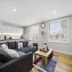 Flat 3 Bridge House Apartment Staines-upon-Thames
