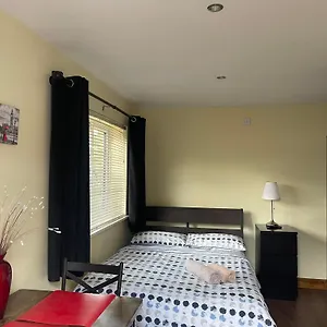 Studio-1-staines/heathrow/london-own Entrance Apartment Staines-upon-Thames