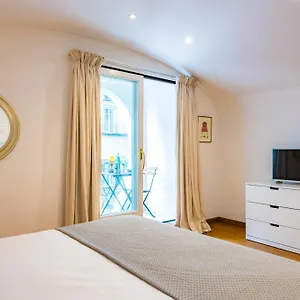 https://direlo-guest-house-dependance.hotels-amalfi.com